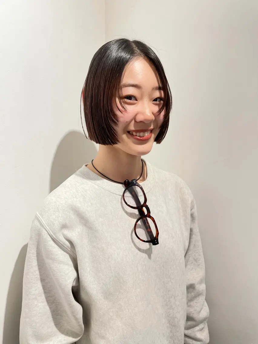 ミディアム 顔まわりレイヤー レイヤーカット Luca🟠 透明感カラーのヘアスタイル
