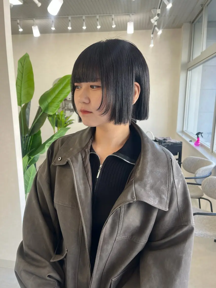 ショート カラー カット ヘアカラー 長山 茉白のヘアスタイル