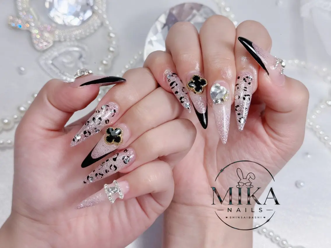 ネイル ガーリー キラキラネイル 韓国ネイル ロングネイル シンプルネイル ハンドネイル 🦊Genie🦊 Mika Nailsのネイルデザイン