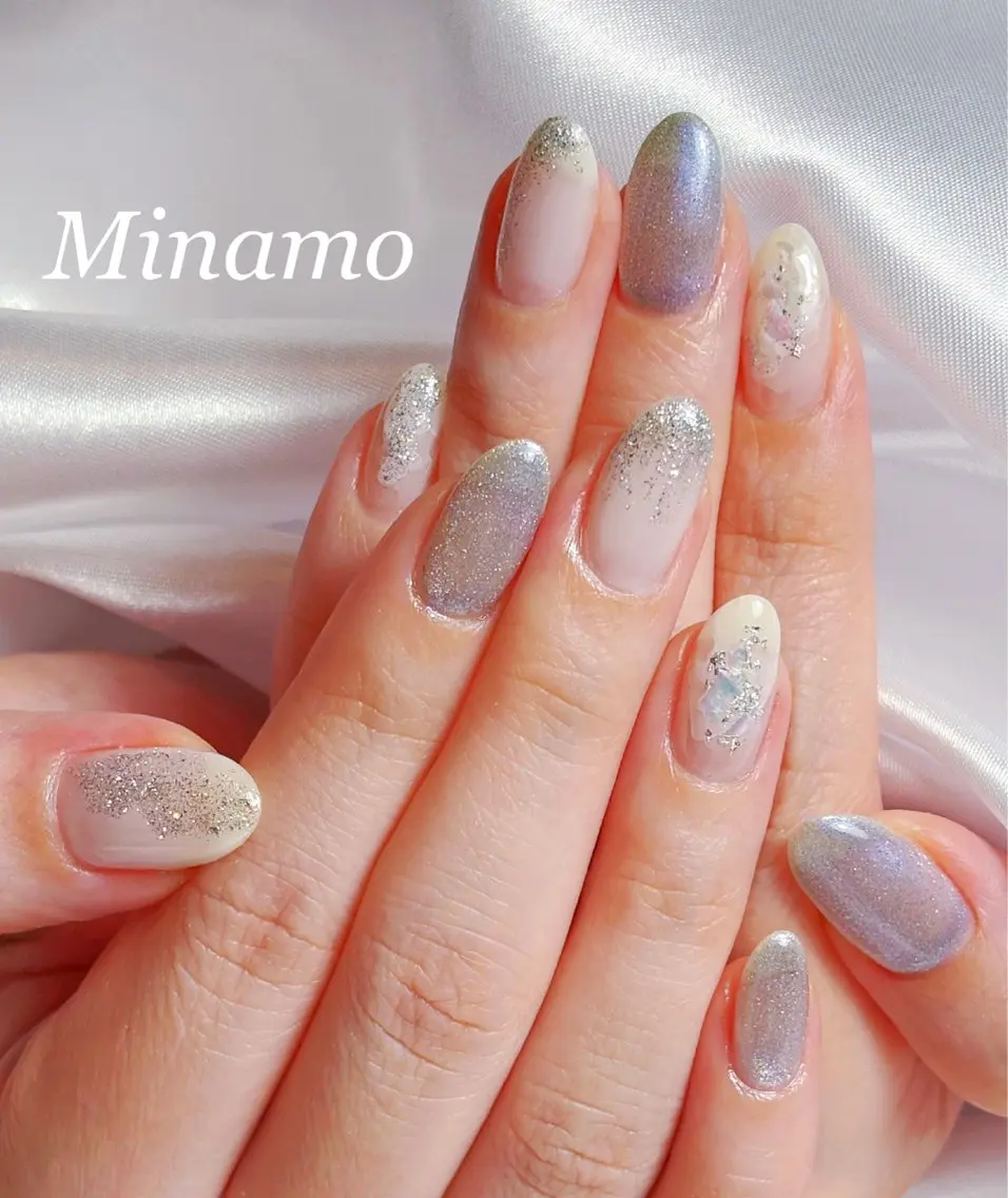 ネイル ブルー フラッシュネイル ラメ(グリッター) マグネットネイル ホワイト ハンドネイル Minamo 🩵のネイルデザイン