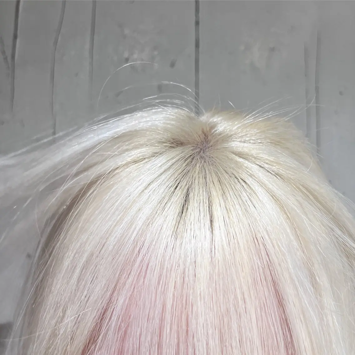 セミロング カラー ブリーチ ブロンド ヘアカラー Vicky ブリーチ メンズカジュアルのヘアスタイル