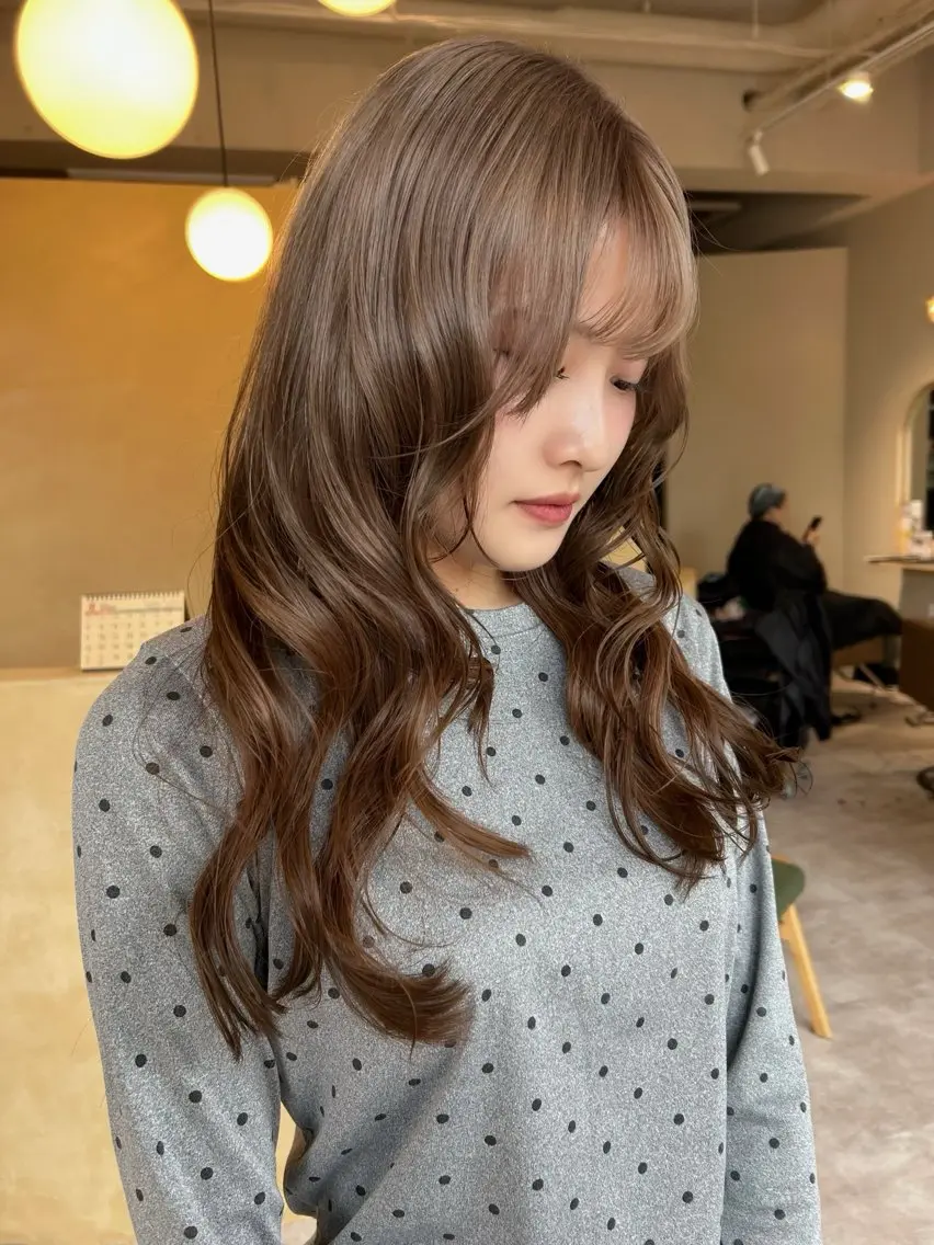 ロング 西田 朋華のヘアスタイル