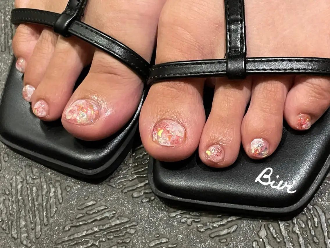 ネイル アートネイル フラッシュネイル フットネイル ラメ(グリッター) ニュアンスネイル フットネイル ♡Bivi♡自爪に 優しいネイルサロンのネイルデザイン