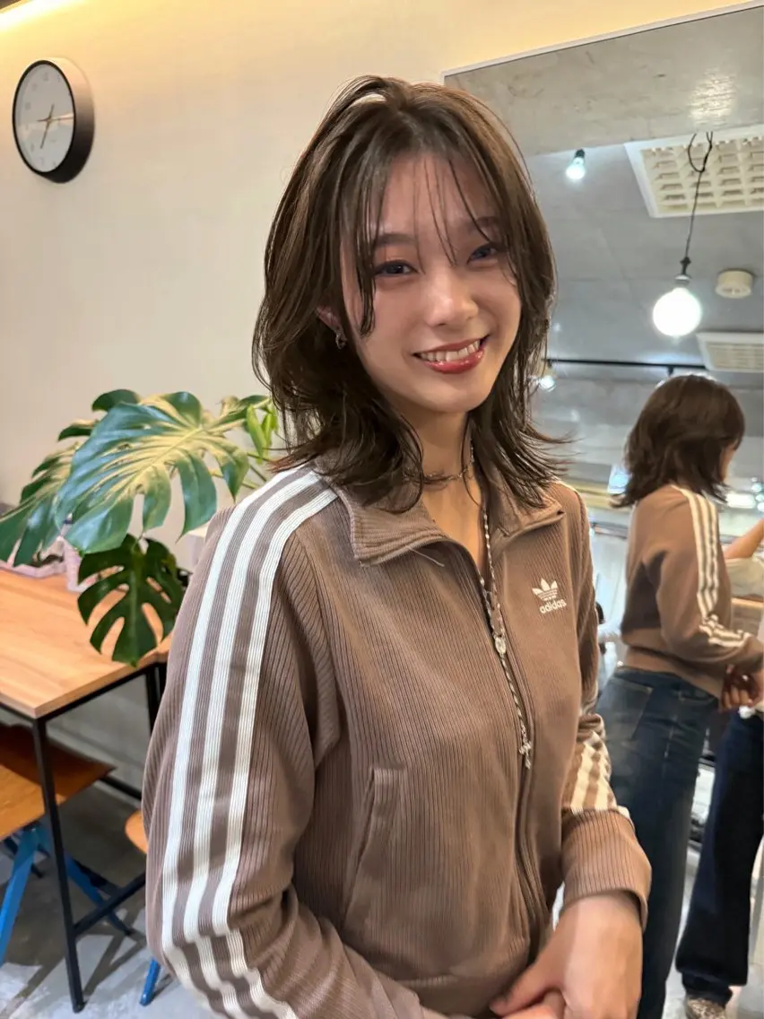 ミディアム レイヤーカット カット ヘアカラー トリートメント レイヤーカット\ウル フ　chinatsuのヘアスタイル