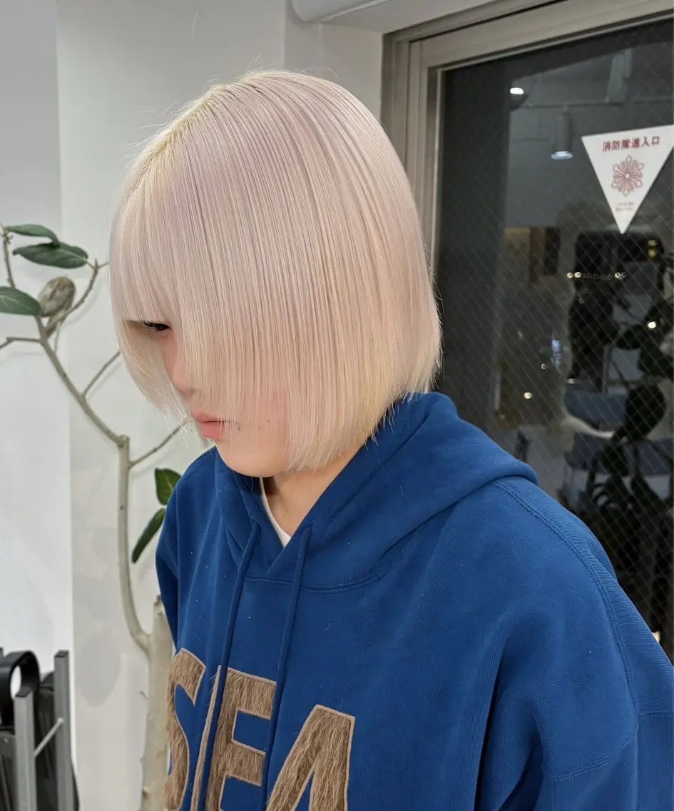 ミディアム カラー ブリーチ ハイトーンカラー ボブ ヘアカラー ハイトーン/レイヤー /瀬川琴音のヘアスタイル
