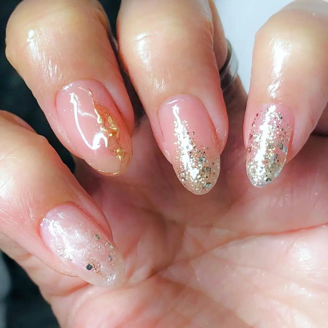 ネイル ゴールド ラメ(グリッター) ミラーネイル Kao hana-nailのネイルデザイン