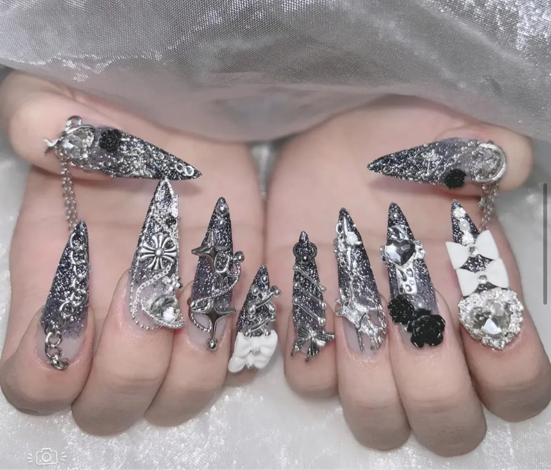 ネイル アートネイル ボルドー フレンチネイル ジェルネイル 氷ネイル・うるうるネイル ハンドネイル Julie Nail Rinのネイルデザイン
