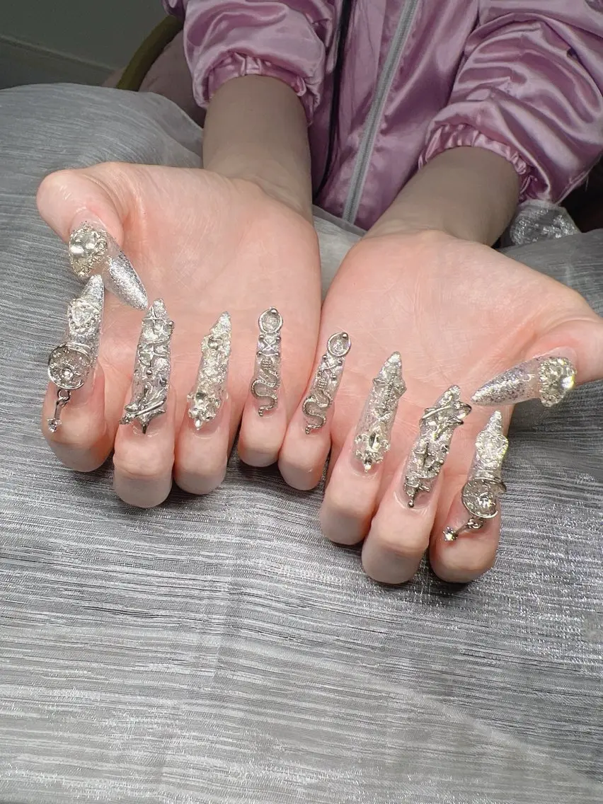 ネイル 長さ出し グラデーション 卒業式 キラキラネイル マグネットネイル Lee Nailsのネイルデザイン