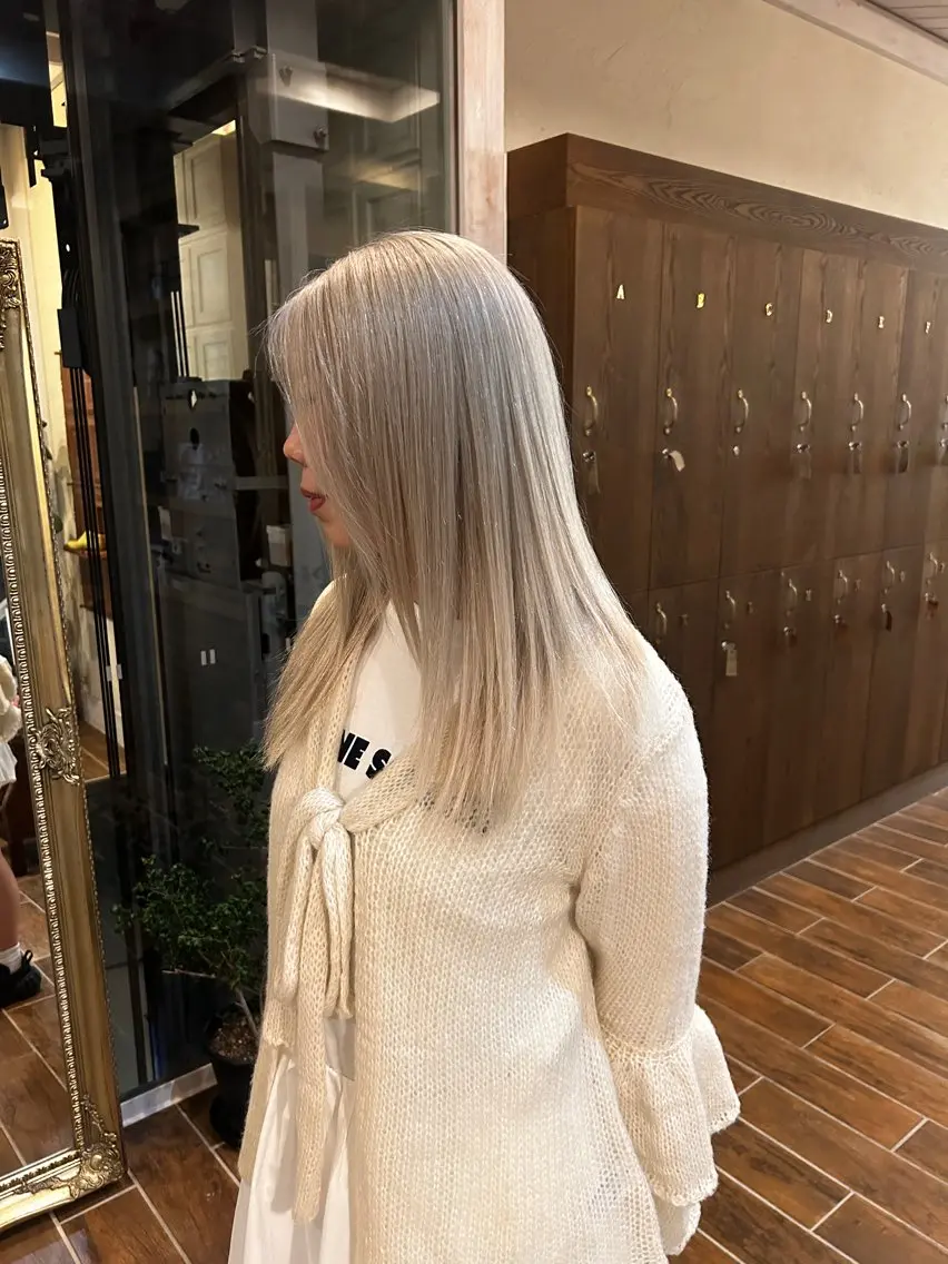 ロング カラー ヘアカラー 西 優衣奈のヘアスタイル