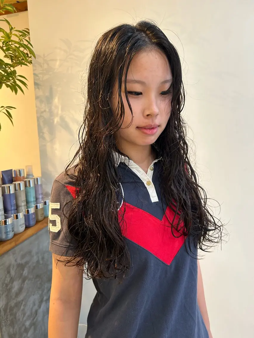 ロング パーマ カット パーマ 安達 咲のヘアスタイル