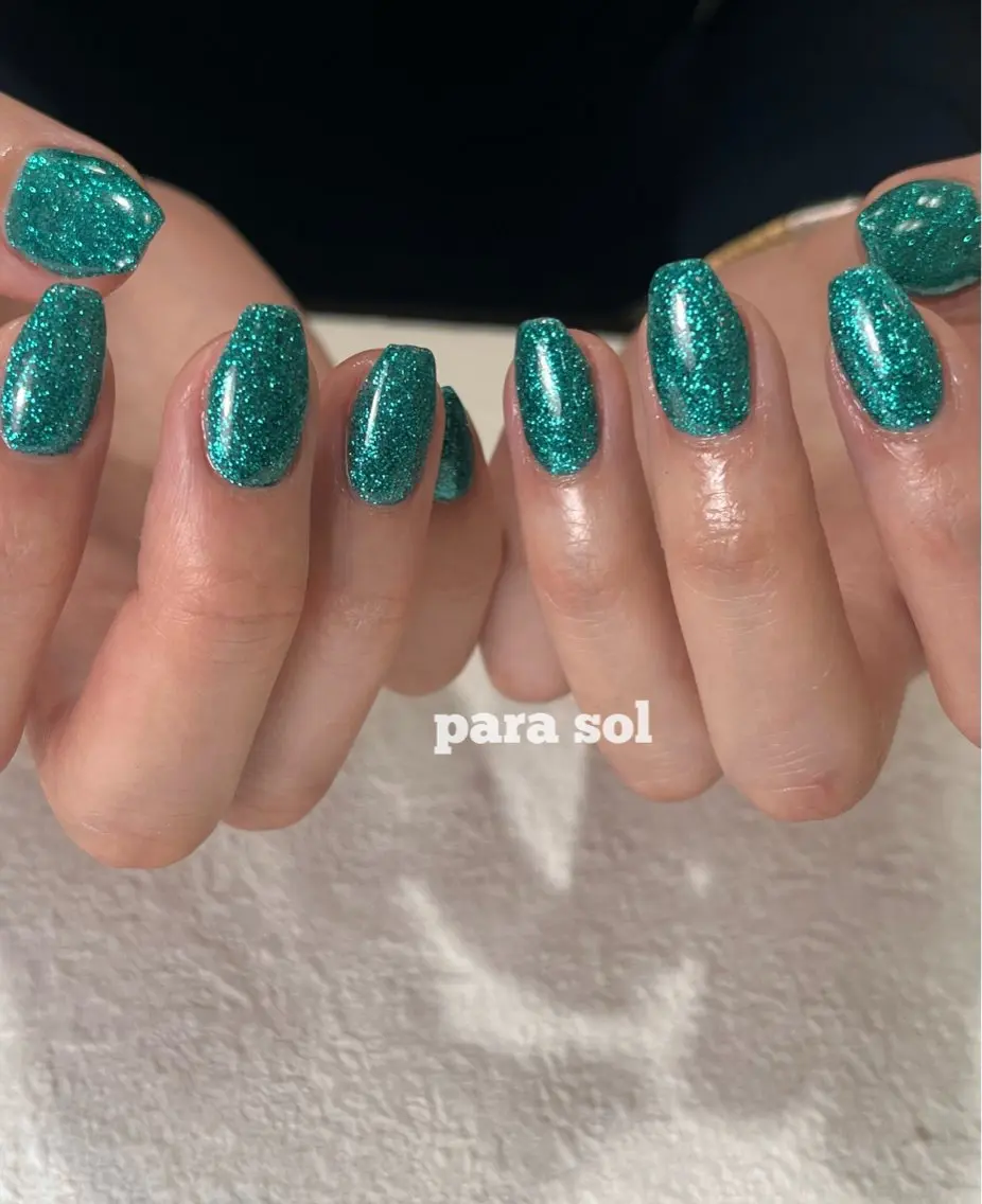 ネイル ジェルネイル グリーン キラキラネイル ラメ(グリッター) ワンカラーネイル ハンドネイル フットネイル Para Sol nail　Maoのネイルデザイン