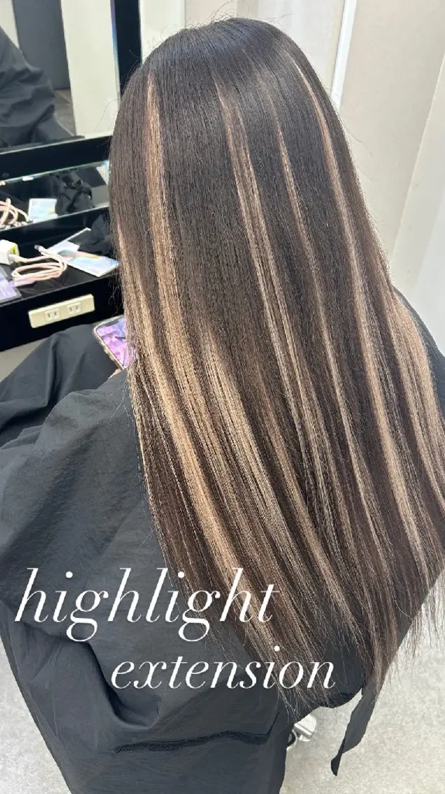 カラー ロング シールエクステ ブリーチ ダブルカラー ハイライトカラー ハイトーンカラー ヘアカラー エクステ ベルグロー アルファのヘアスタイル