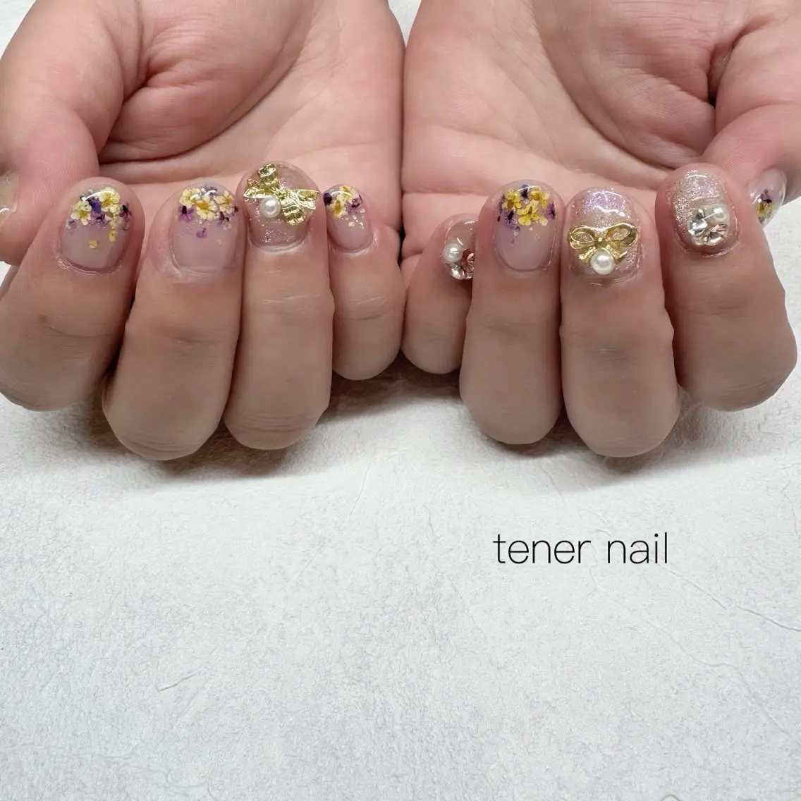 ネイル パープル 黄色 ハンドネイル テネルネイル tener nailのネイルデザイン