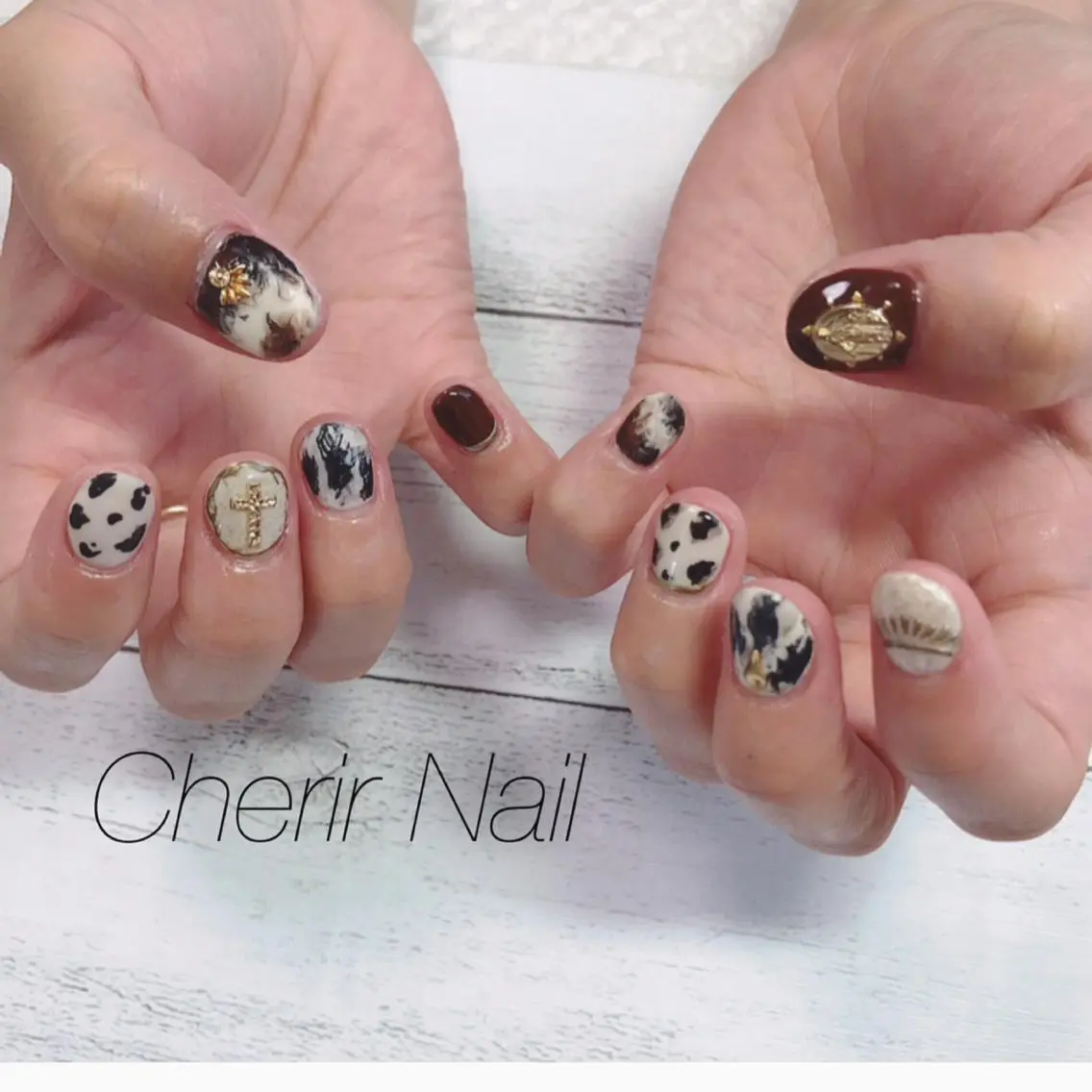 ネイル アニマル柄 アートネイル ブラウン ニュアンスネイル ワンカラーネイル Cherirnail kaoriのネイルデザイン