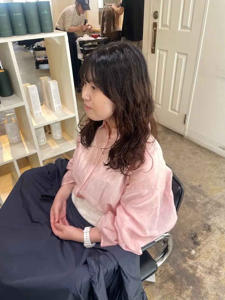 セミロング パーマ カット ヘアカラー パーマ トリートメント MIOベージュカラー 柔らかいカラーのヘアスタイル