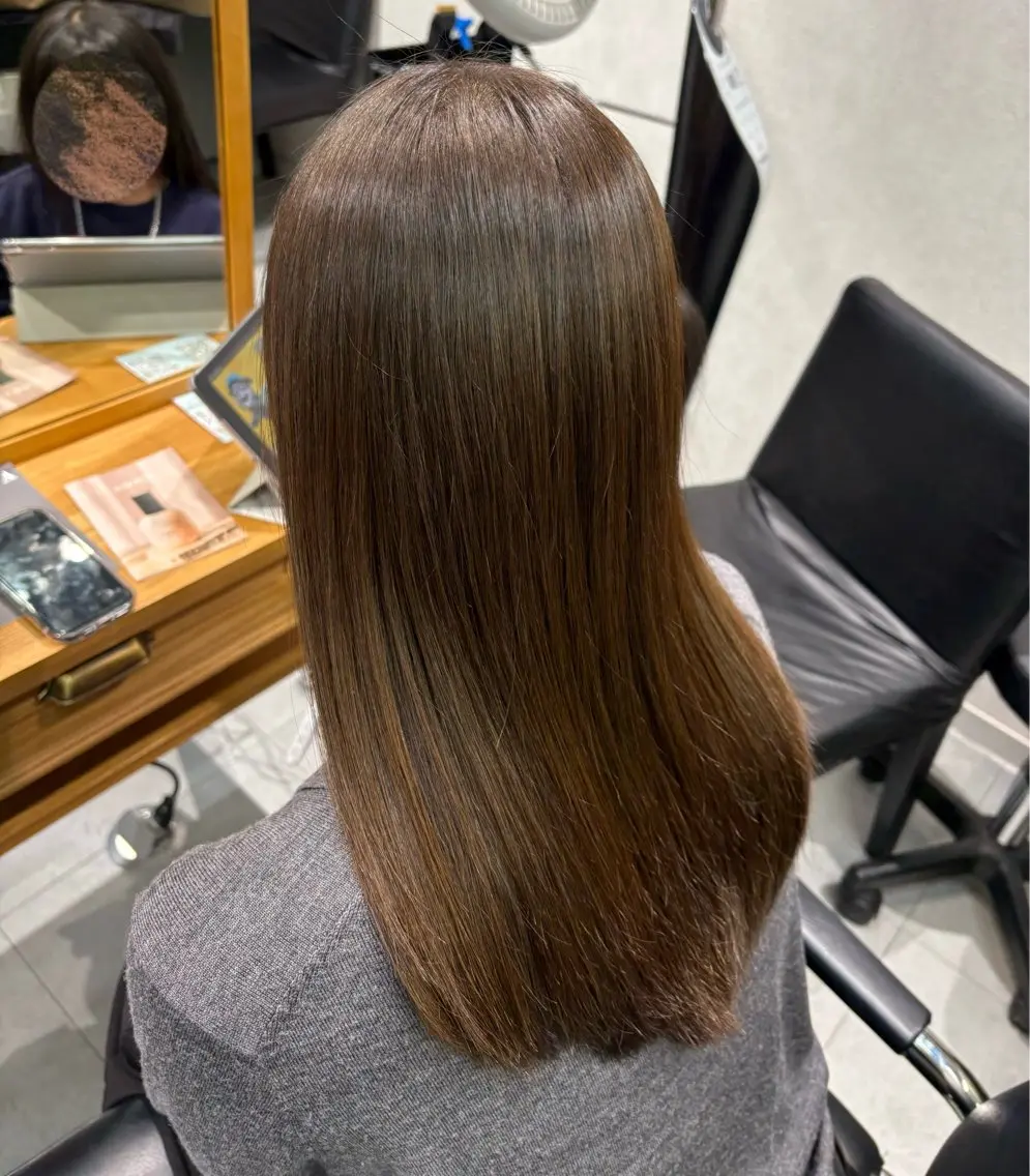 セミロング 髪質改善 縮毛矯正 トリートメント 酸熱トリートメント ヘアカラー カラーモデル募集 🤍momoha🤍のヘアスタイル