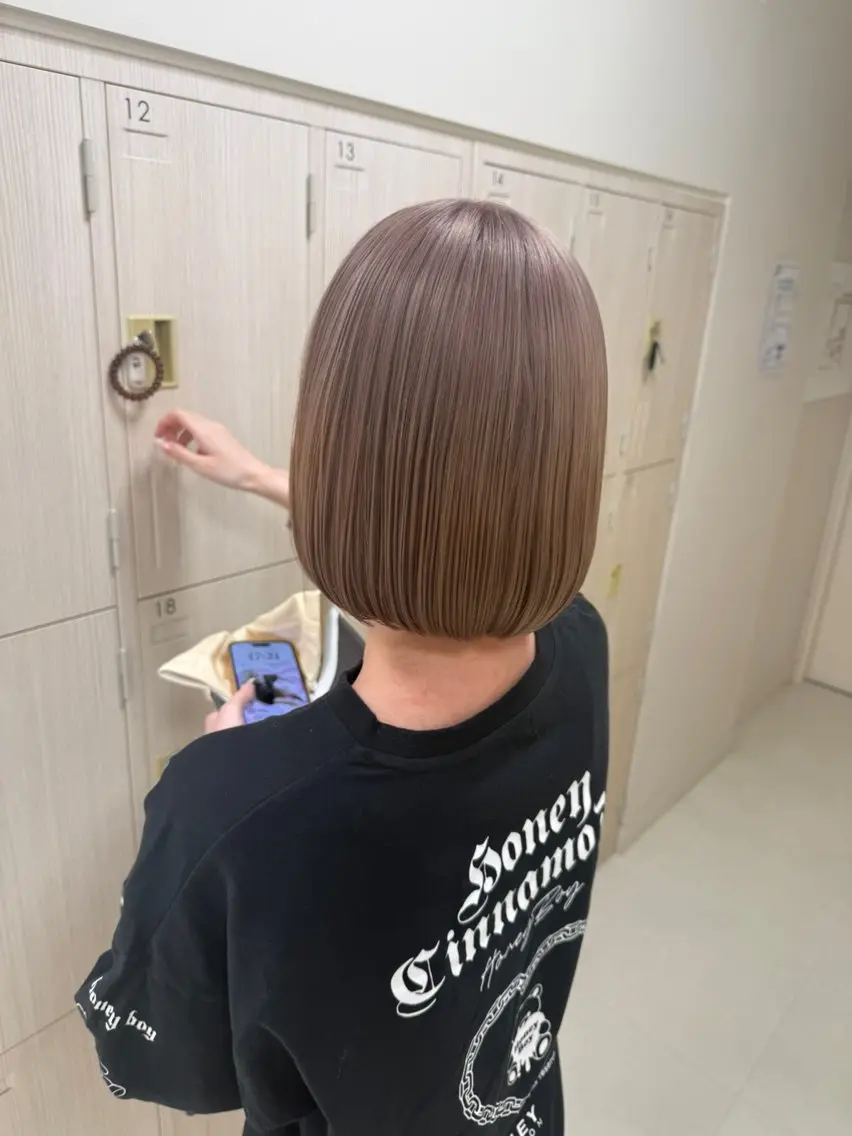 ショート ヘアカラー 岡田 和馬のヘアスタイル