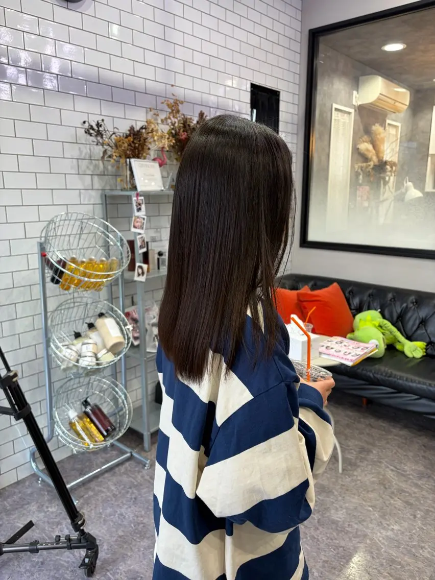 セミロング カット 友滝 真菜美のヘアスタイル