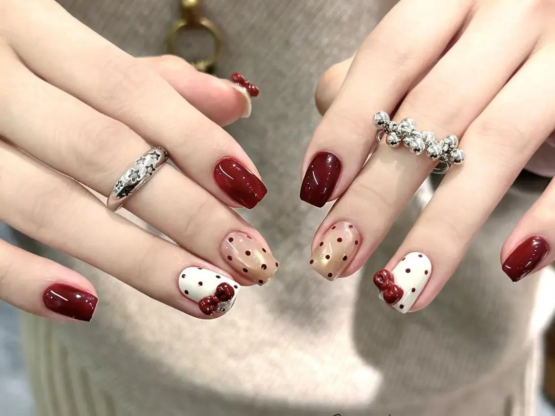ネイル アートネイル ボルドー カジュアル ジェルネイル ミディアムネイル ハンドネイル ハンドケア Mellow 💃のネイルデザイン