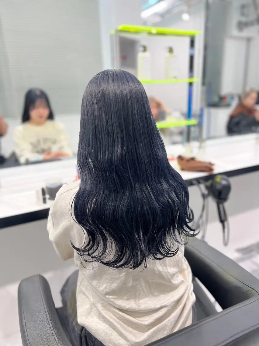 ロング カラー パーマ ヘアアレンジ 透明感ブリーチカラー 🌈TOMOHIROのヘアスタイル