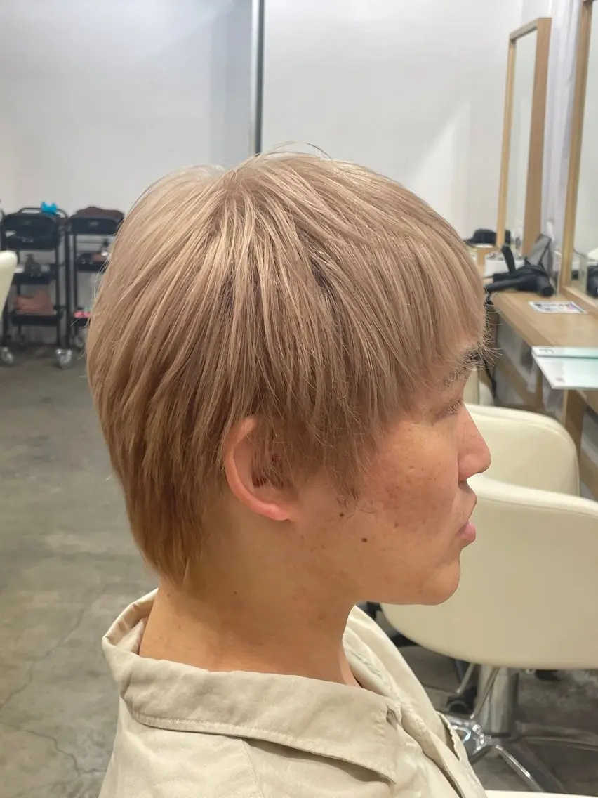ショート カラー メンズ メンズブリーチ ブリーチ ヘアカラー 松本 悠太郎のヘアスタイル