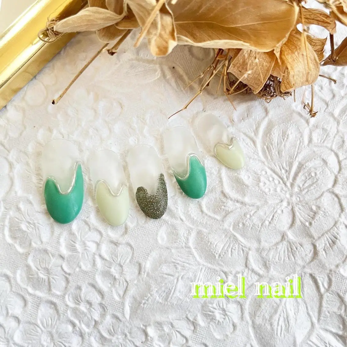 ネイル フレンチネイル グリーン 春ネイル 夏ネイル miel nailのネイルデザイン