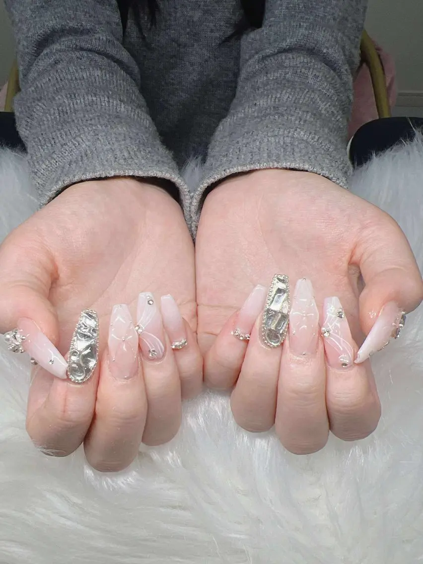 ネイル 長さ出し グラデーション 卒業式 キラキラネイル マグネットネイル ハンドネイル Lee Nailsのネイルデザイン