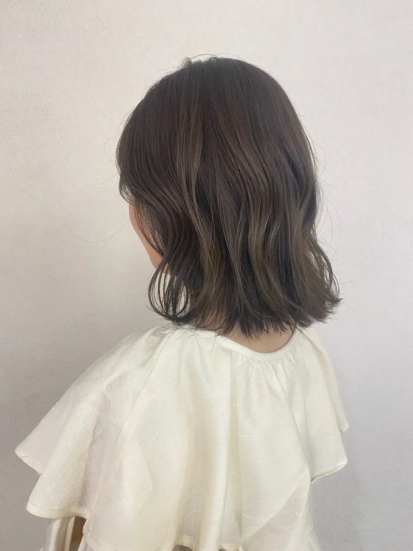 ミディアム カット ヘアカラー 鈴木 志保のヘアスタイル
