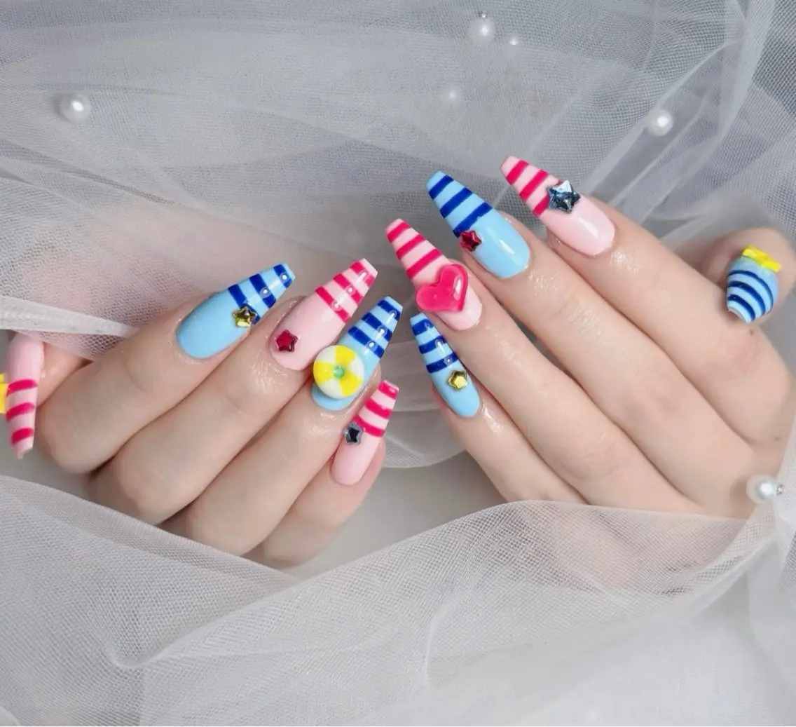 ネイル アートネイル ボルドー フレンチネイル ジェルネイル 氷ネイル・うるうるネイル ハンドネイル Julie NailSalonのネイルデザイン