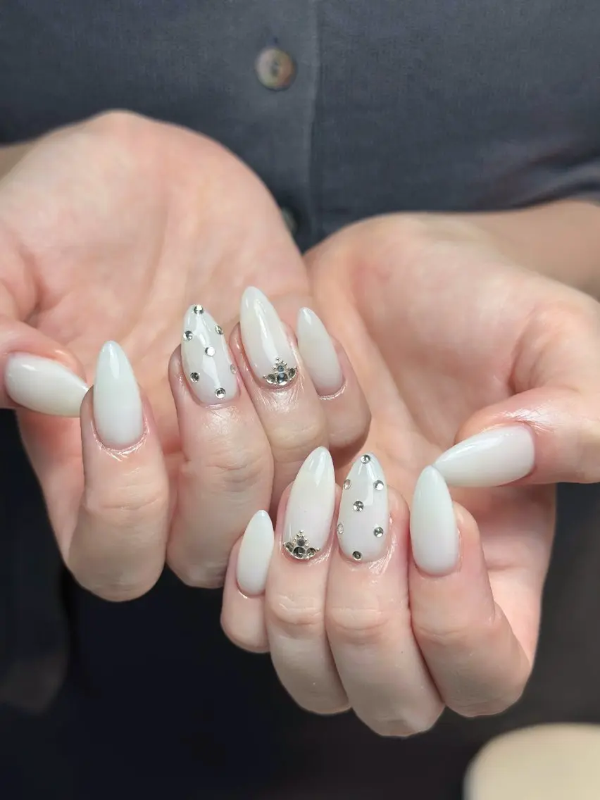 ネイル チークネイル ドット フレンチネイル グラデーション ハート ハンドネイル Julli NailStudioのネイルデザイン