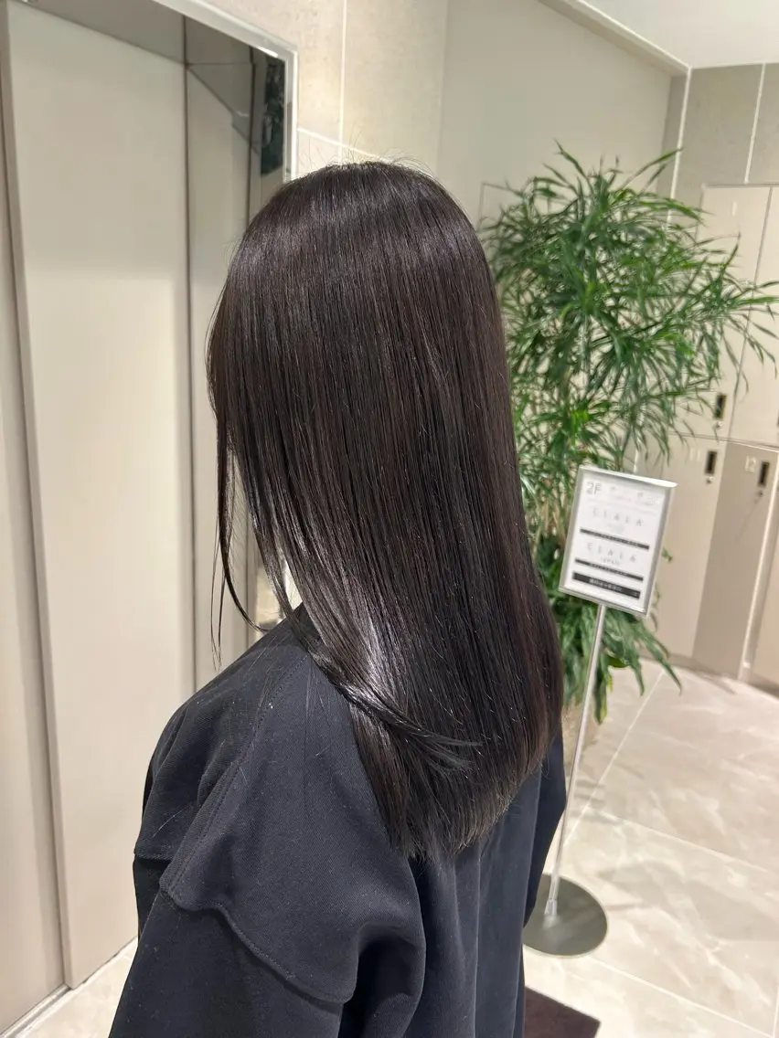 セミロング カラー グレージュ 落海 茉愛亜のヘアスタイル
