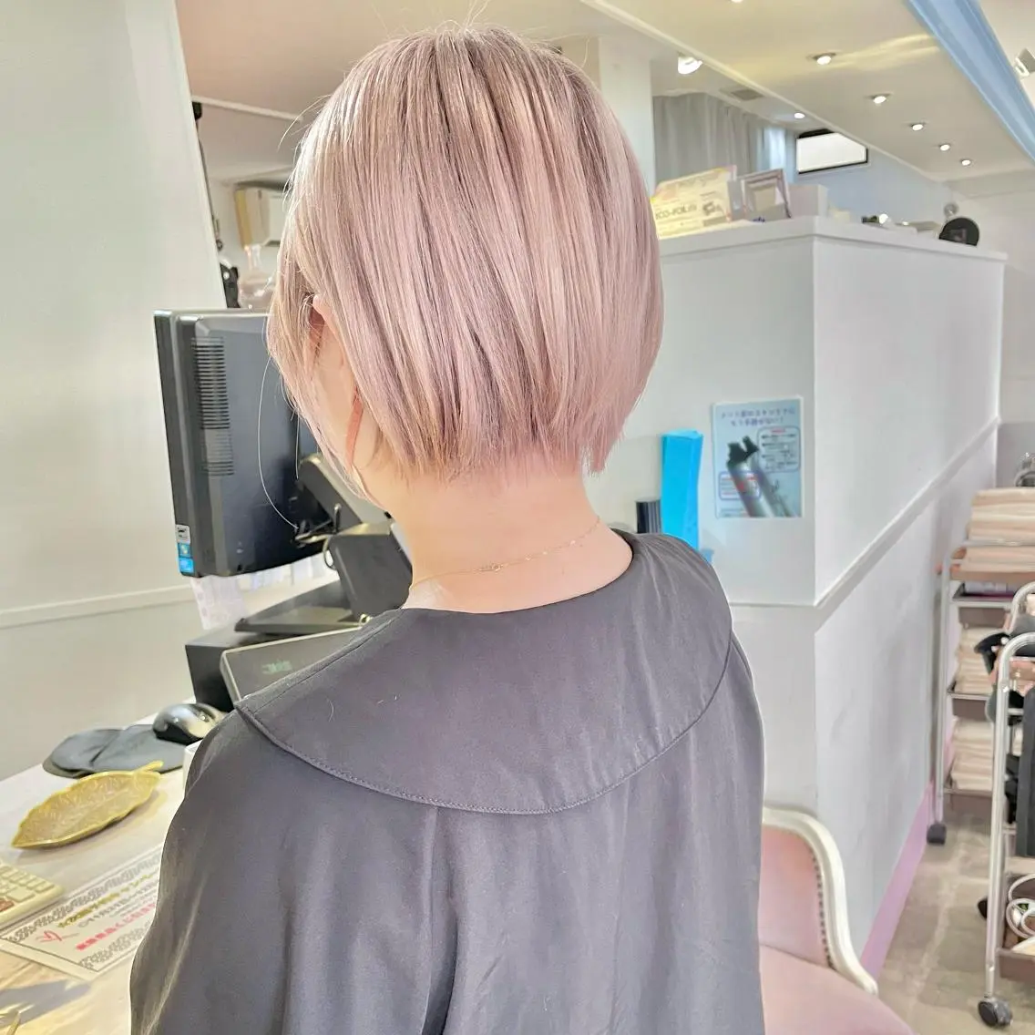 ショート ヘアカラー トリートメント Lit.豊橋 夏目のヘアスタイル