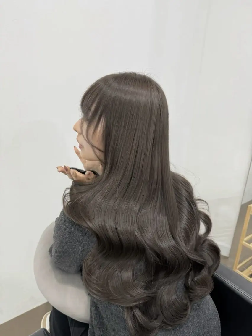 ロング カラー パーマ ヘアアレンジ メンズ キッズ カット ヘアカラー トリートメント オリーブカラー/ 上田優希/透明感のヘアスタイル
