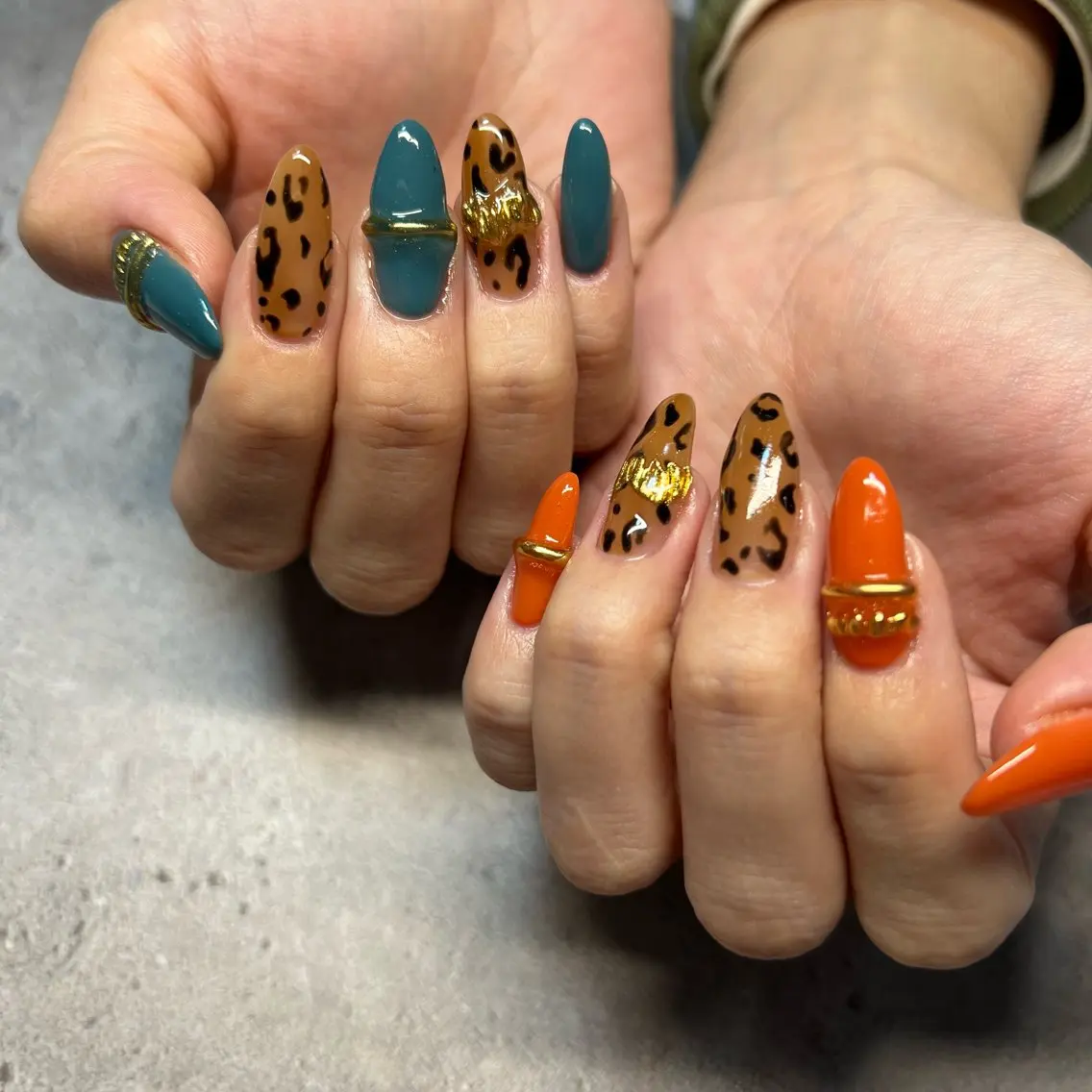 ネイル アニマル柄 ミラーネイル Lumière nail_RIKAのネイルデザイン