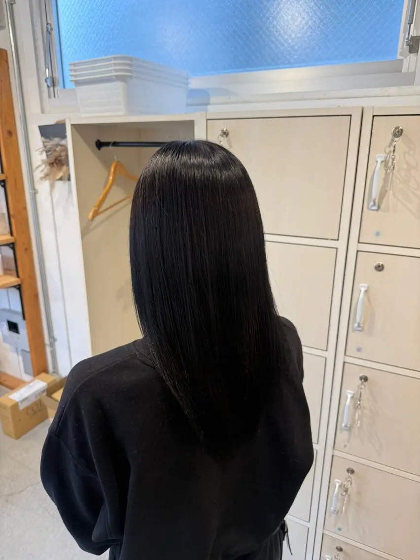 セミロング カラー 黒髪 ヘアカラー キヨスミ ナツキのヘアスタイル