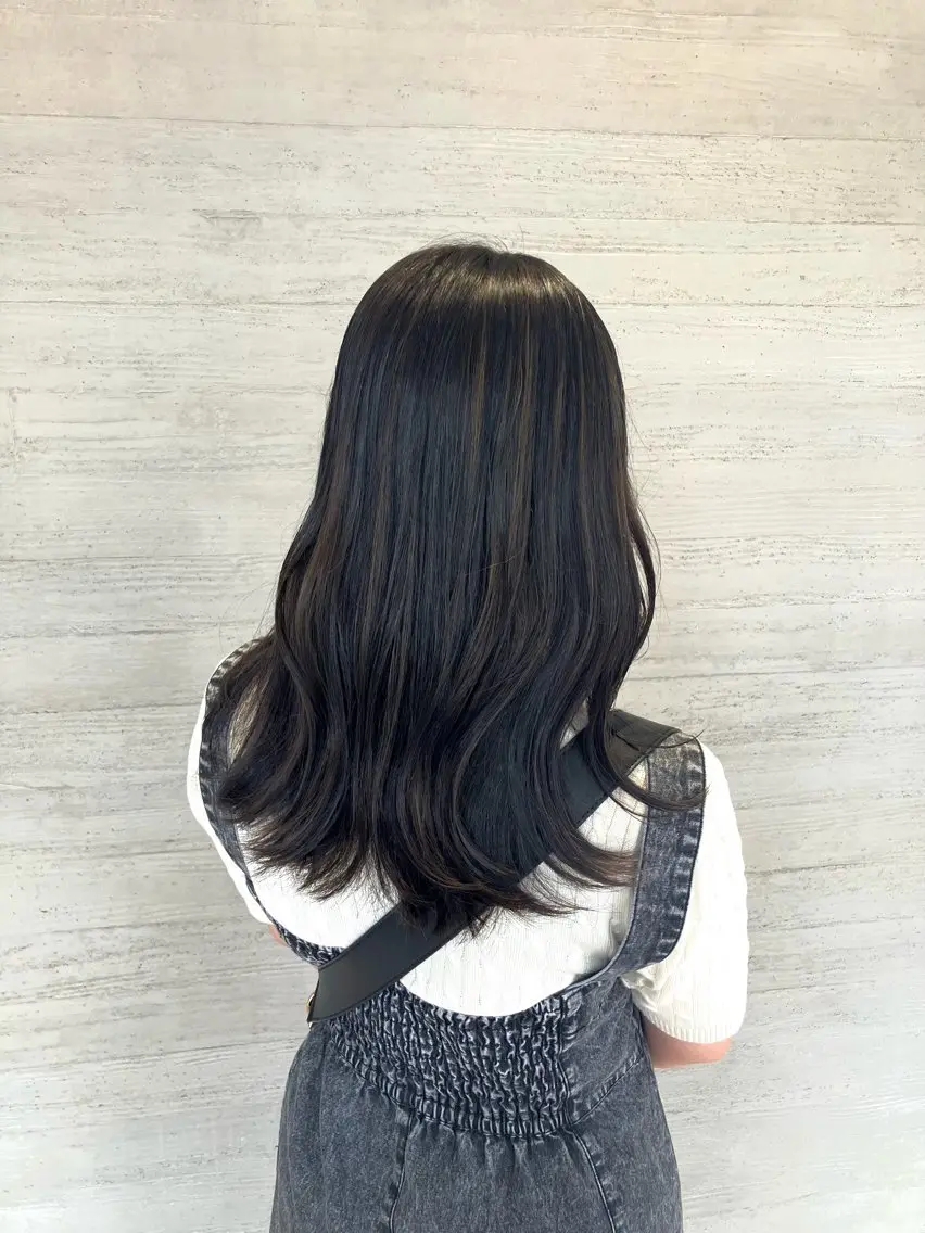 セミロング カラー ハイライトカラー ハイライト サキ🤍ハイトーン 🩰くびれ巻きヘアのヘアスタイル