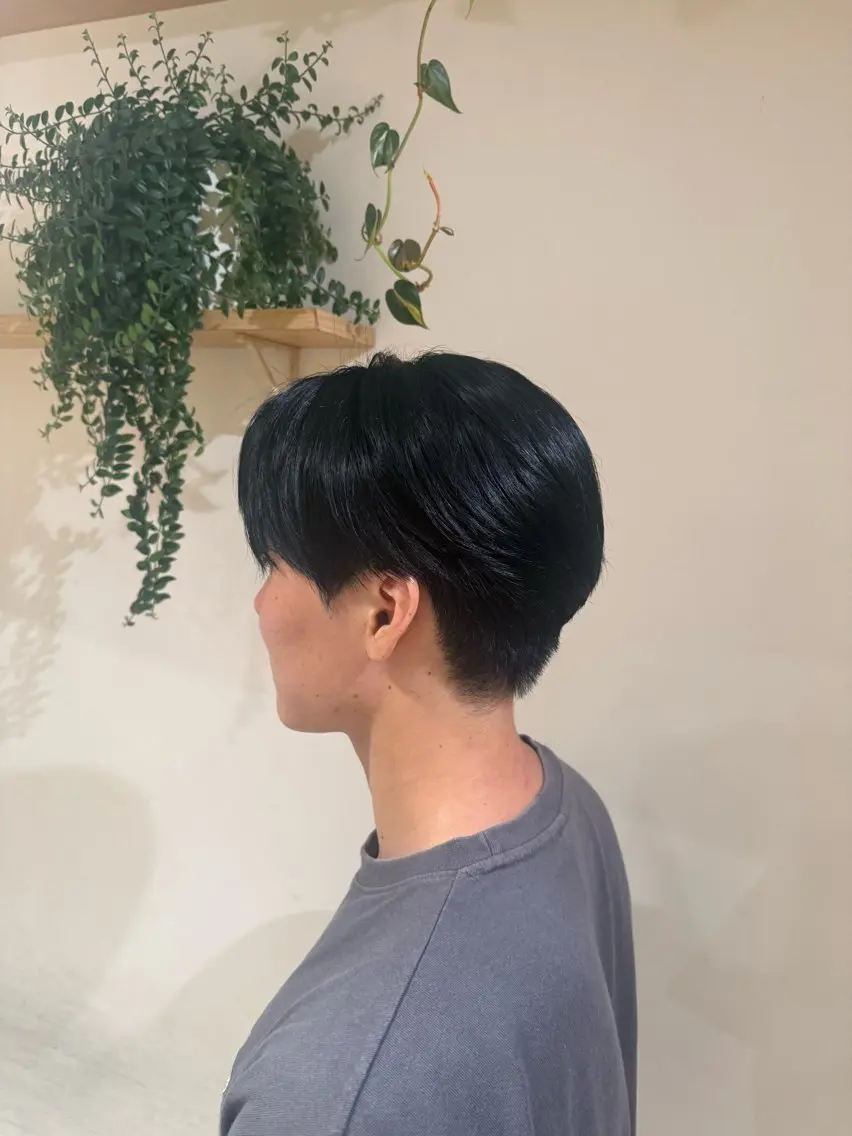 ショート メンズ シン🦊カット/ 艶カラー／ブリーチのヘアスタイル
