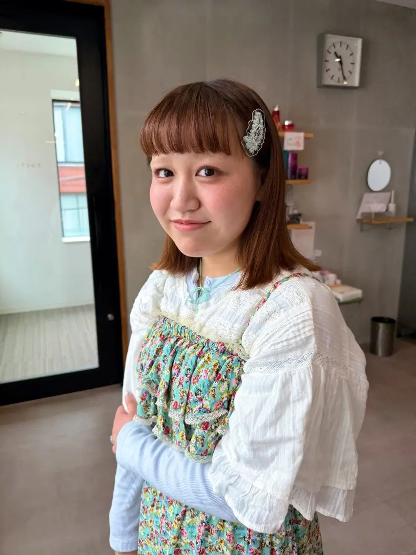 ミディアム 井出 海月のヘアスタイル