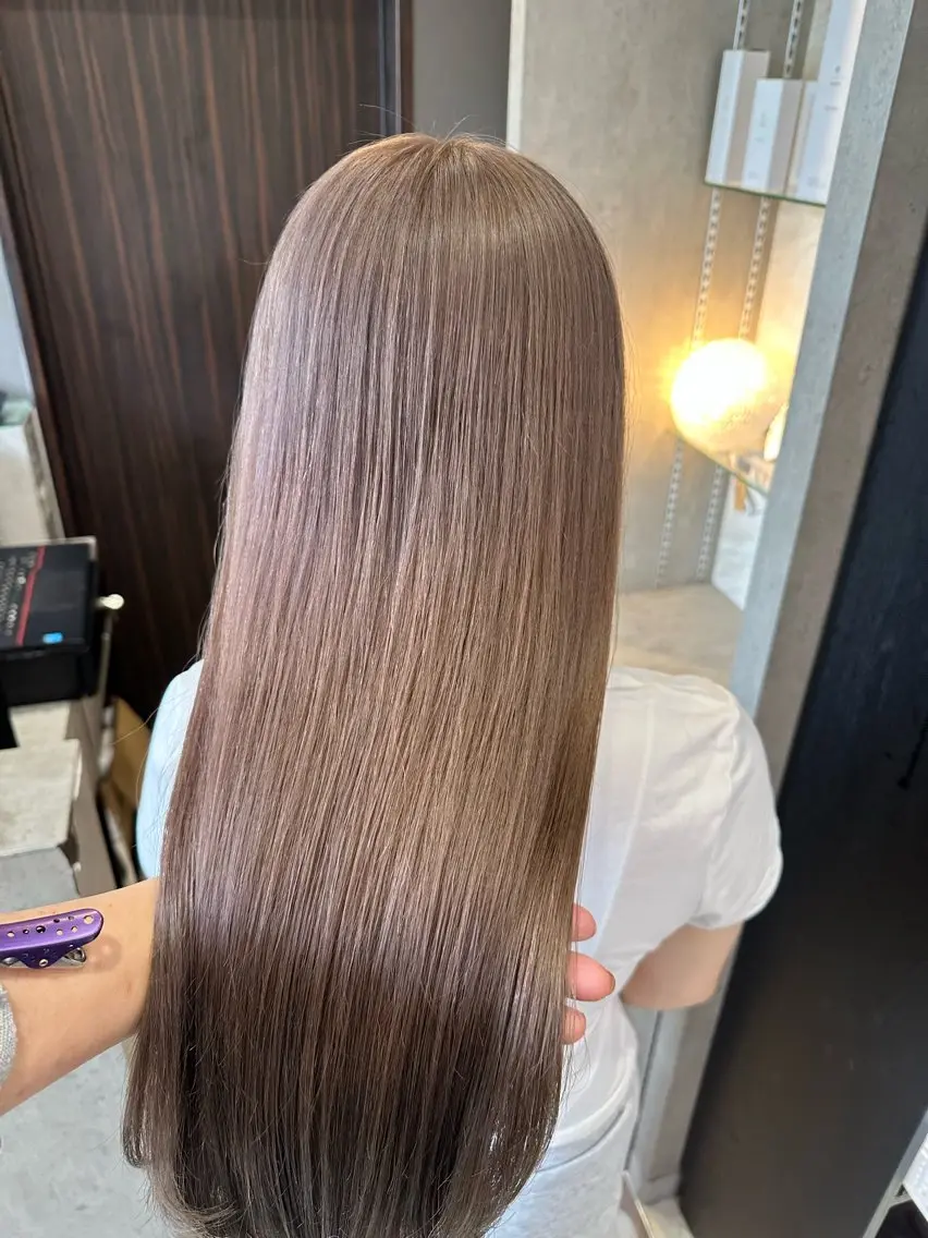 セミロング カラー ブリーチ ブラウンカラー ケアブリーチ 透明感カラー ダブルカラー ヘアカラー 天神暖色カラー レイヤー・髪質改善のヘアスタイル