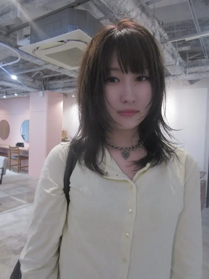 セミロング カラー ブラウンカラー パープルカラー レイヤーカット カット ヘアカラー yu maのヘアスタイル