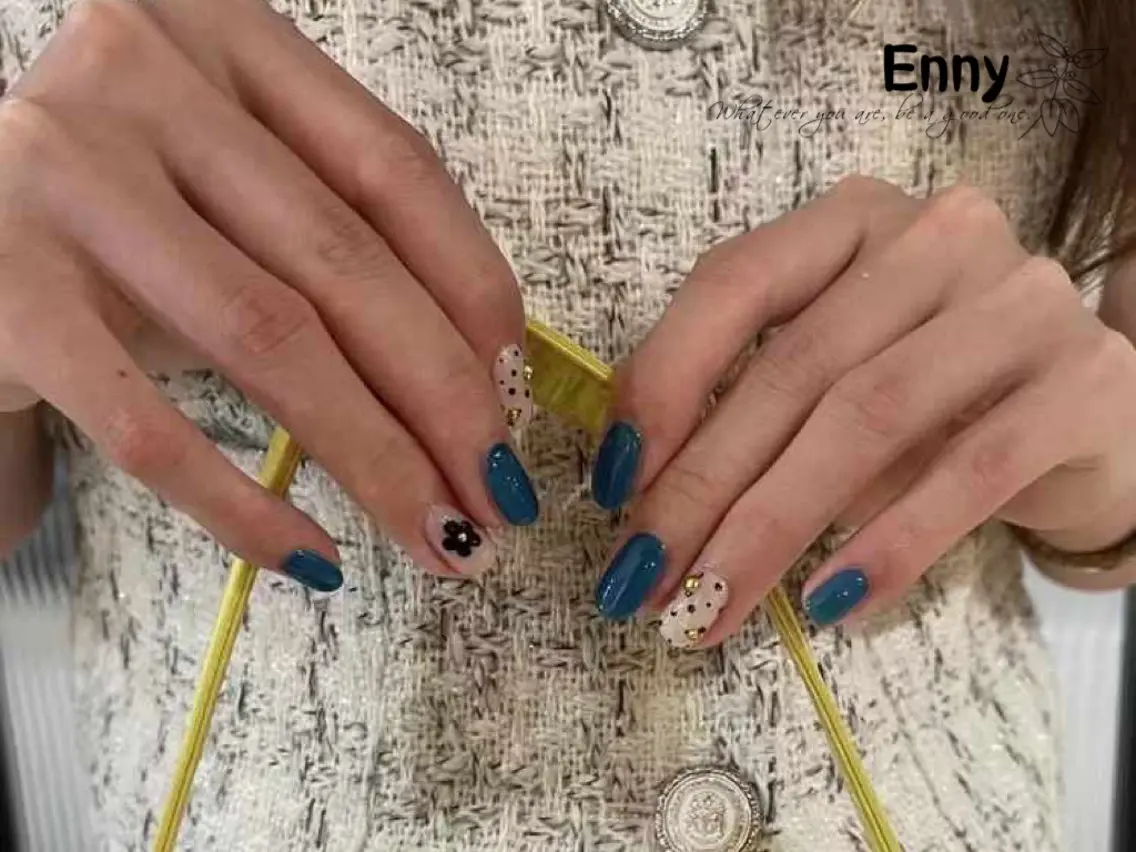 ネイル チークネイル 長さ出し フットネイル フレンチネイル ガラスフレンチ Nailsalon Ennyのネイルデザイン