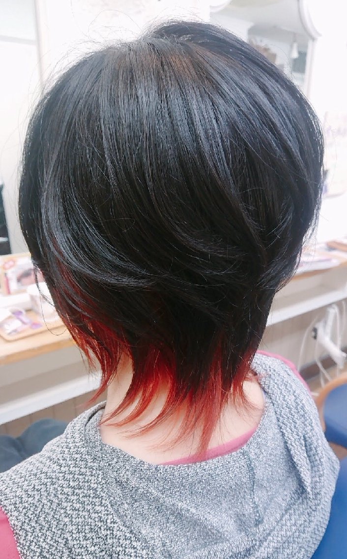 ミディアム カラー インナーカラー レッドカラー ウルフカット 森長 咲子のヘアスタイル
