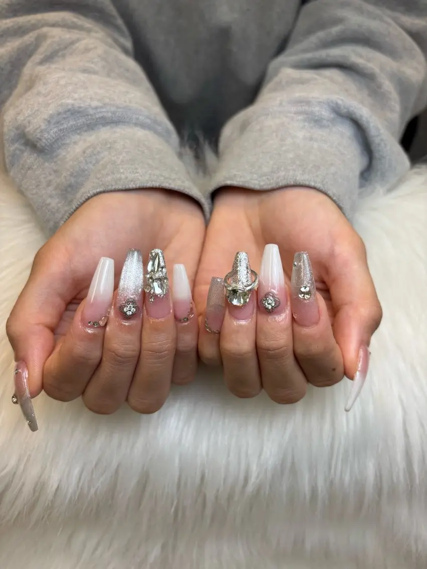 ネイル グラデーション キラキラネイル ワンカラーネイル 冬ネイル Jenn Nail Salonのネイルデザイン
