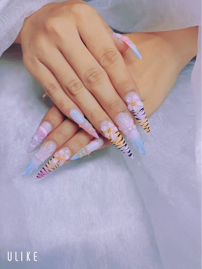 ネイル 夏ネイル BABY LION :Linaのネイルデザイン