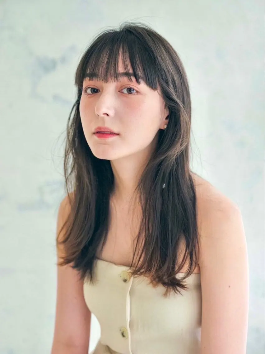 ロング カラー パーマ ダークグレー ダークグレージュ グレージュ ワイドバング ストレートパーマ 仲西 愛鈴のヘアスタイル