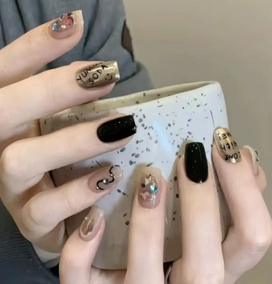 ネイル Queen‘s なんのネイルデザイン