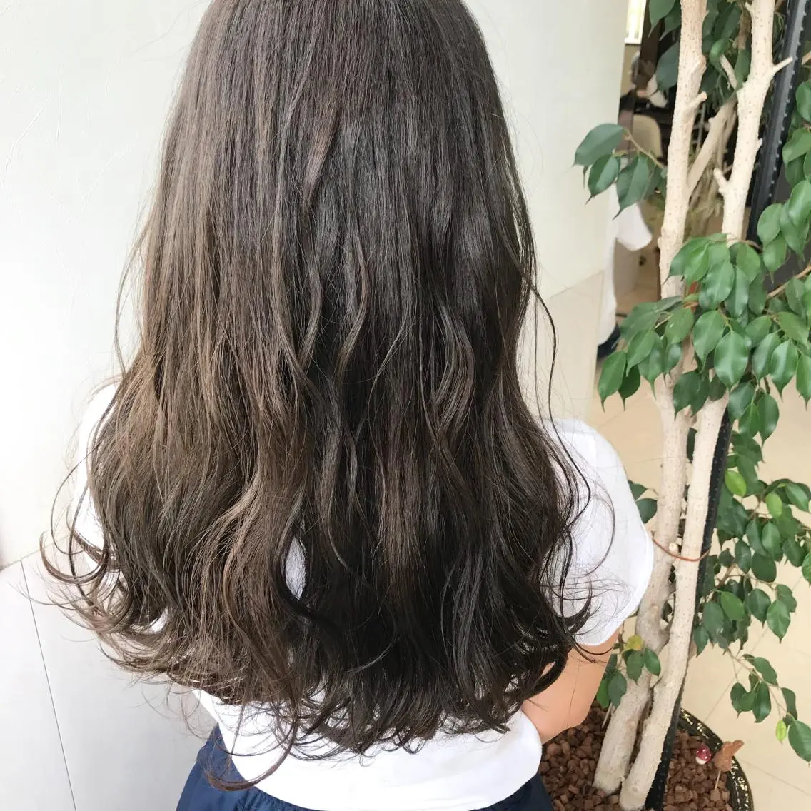 ロング カラー ブリーチ グレージュ ブリーチなしカラー ヘアカラー トリートメント Oopsレイヤー 加藤澄都のヘアスタイル