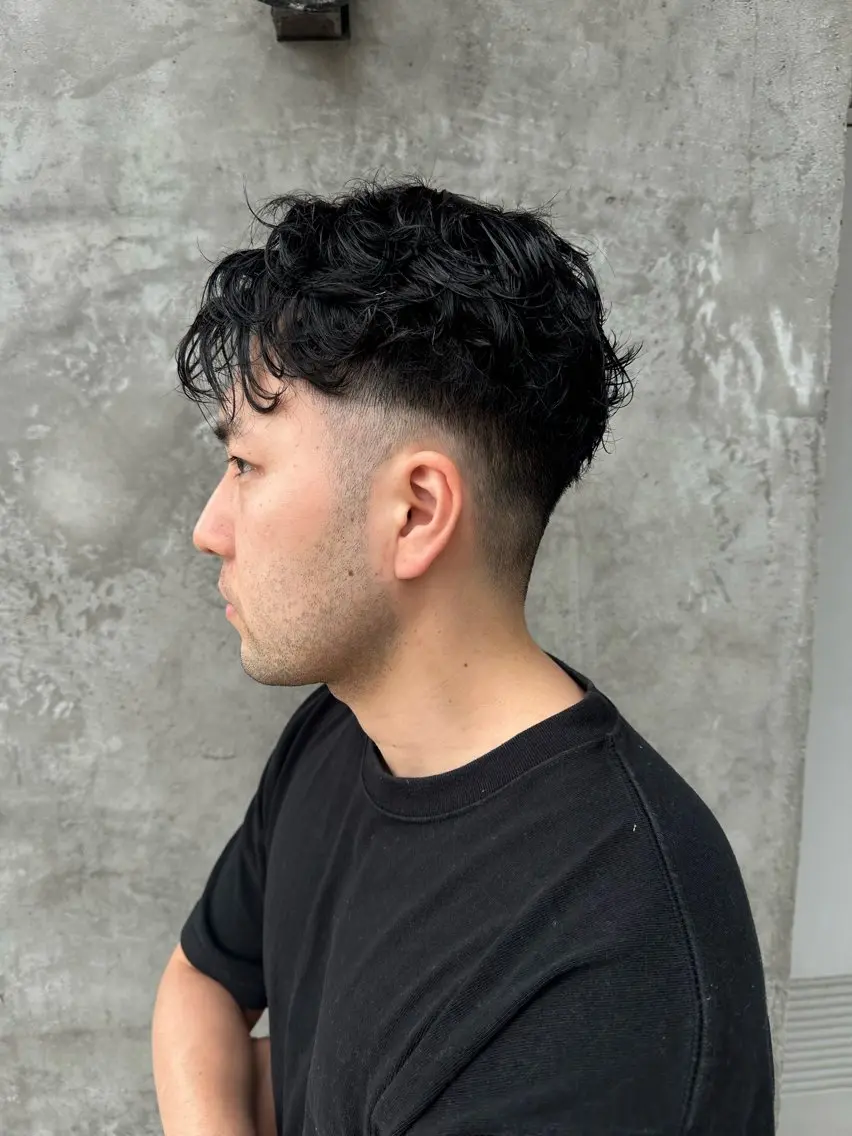 ショート パーマ メンズ フェードカット メンズパーマ スペインカール カット 田中 陽菜里のヘアスタイル