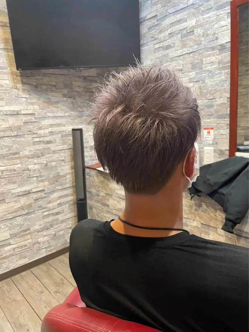 ショート カラー ブリーチ 中川原 大介のヘアスタイル