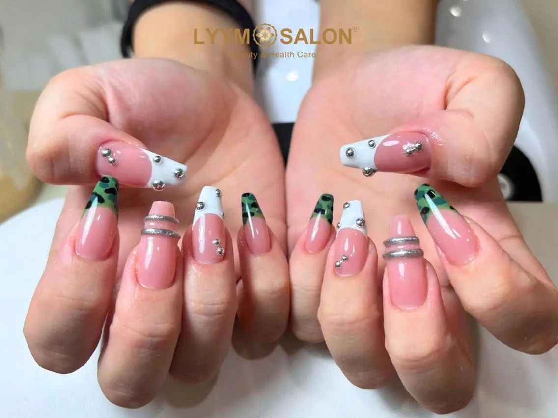 ネイル 韓国ネイル ロングネイル ピンク シルバー ワンホンネイル ハンドネイル LYYM Salon Miraのネイルデザイン